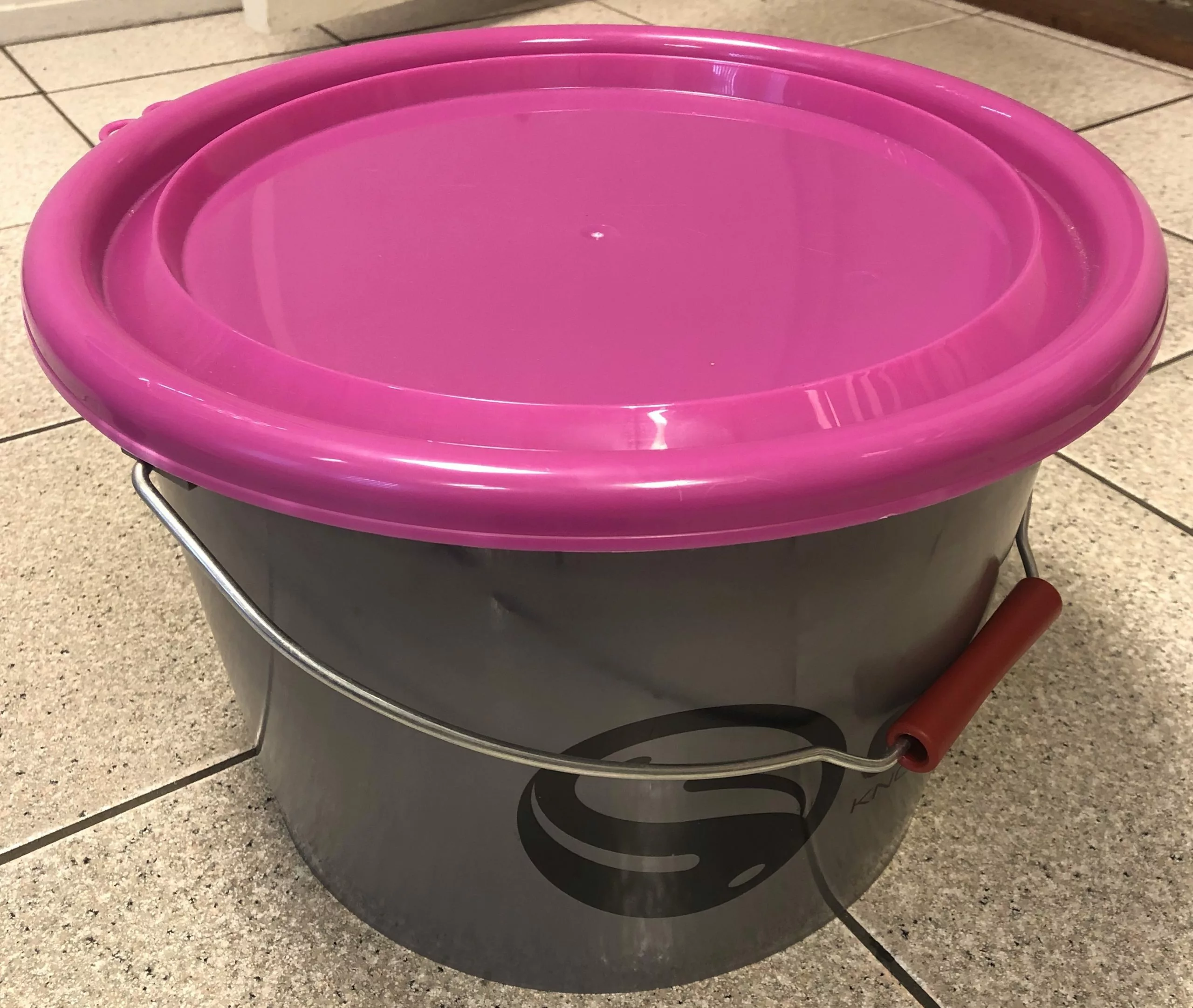 Guru 18L Emmer Grijs 4 Guru 18L Emmer Grijs - Afbeelding 2